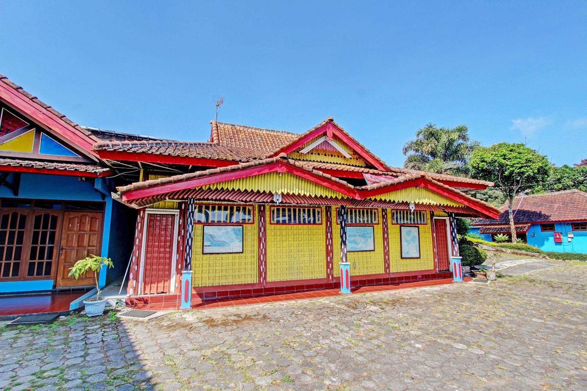 Hotel Capital O 91644 Loka Hause Salatiga Zewnętrze zdjęcie