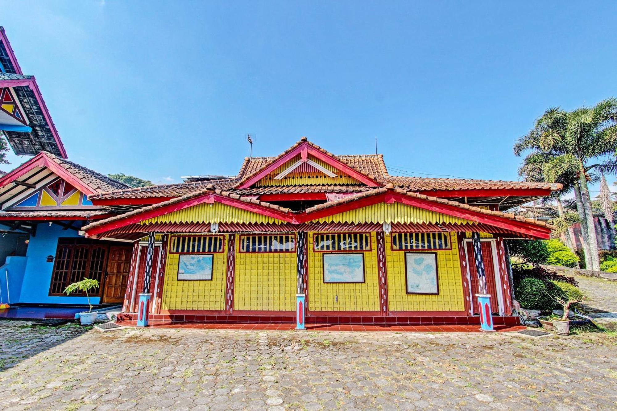 Hotel Capital O 91644 Loka Hause Salatiga Zewnętrze zdjęcie