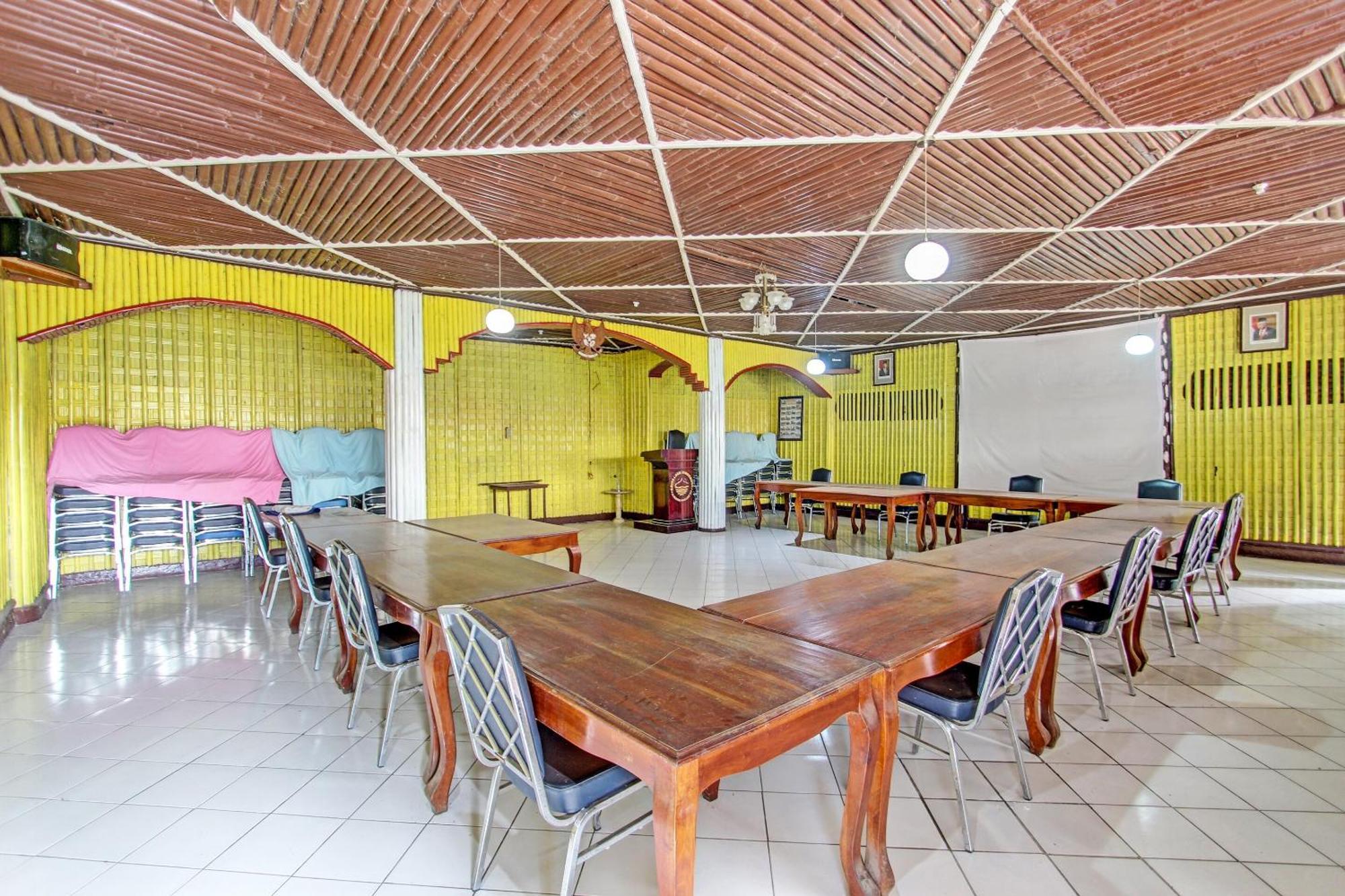 Hotel Capital O 91644 Loka Hause Salatiga Zewnętrze zdjęcie