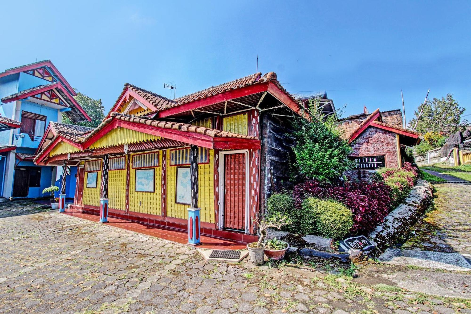 Hotel Capital O 91644 Loka Hause Salatiga Zewnętrze zdjęcie